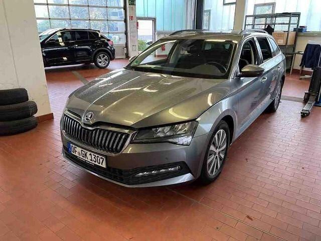 Graphitegrau metallic (metallic) Gebraucht 2022 Skoda Superb Ambition Limousine | 26.900 € (Fairer Preis) - Bild 1/4