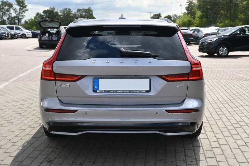 Gebraucht Volvo V60 Plus 197 PS (144 kW) 2025 Silber Kombi