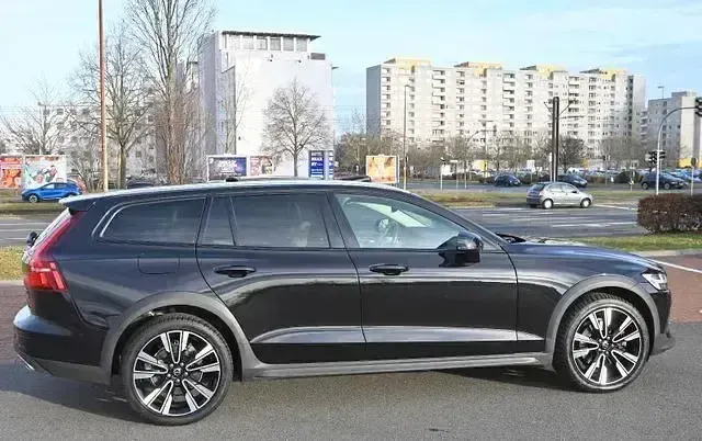 Gebraucht Volvo V60 CC Pro 190 PS (139 kW) 2019 Schwarz Kombi