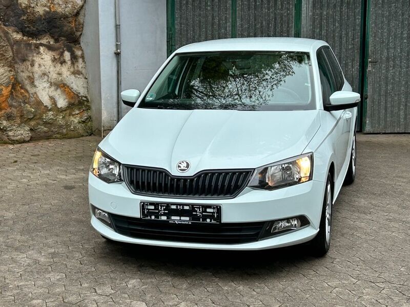 Weiß Gebraucht 2017 Skoda Fabia Cool Plus Limousine | 9.900 € (Fairer Preis) - Bild 1/4