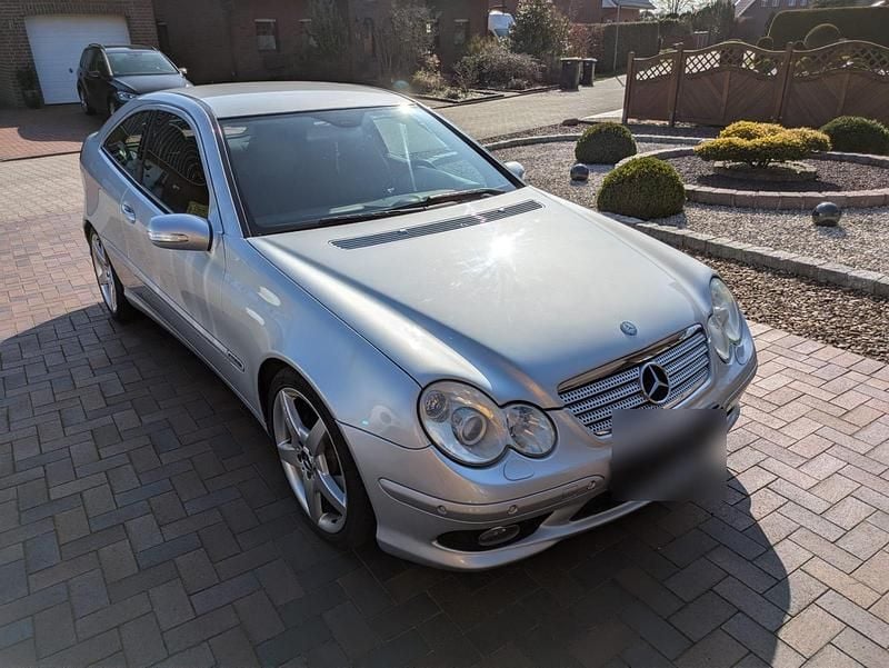 Gebraucht Mercedes C220 150 PS (110 kW) 2005 Silber Coupé