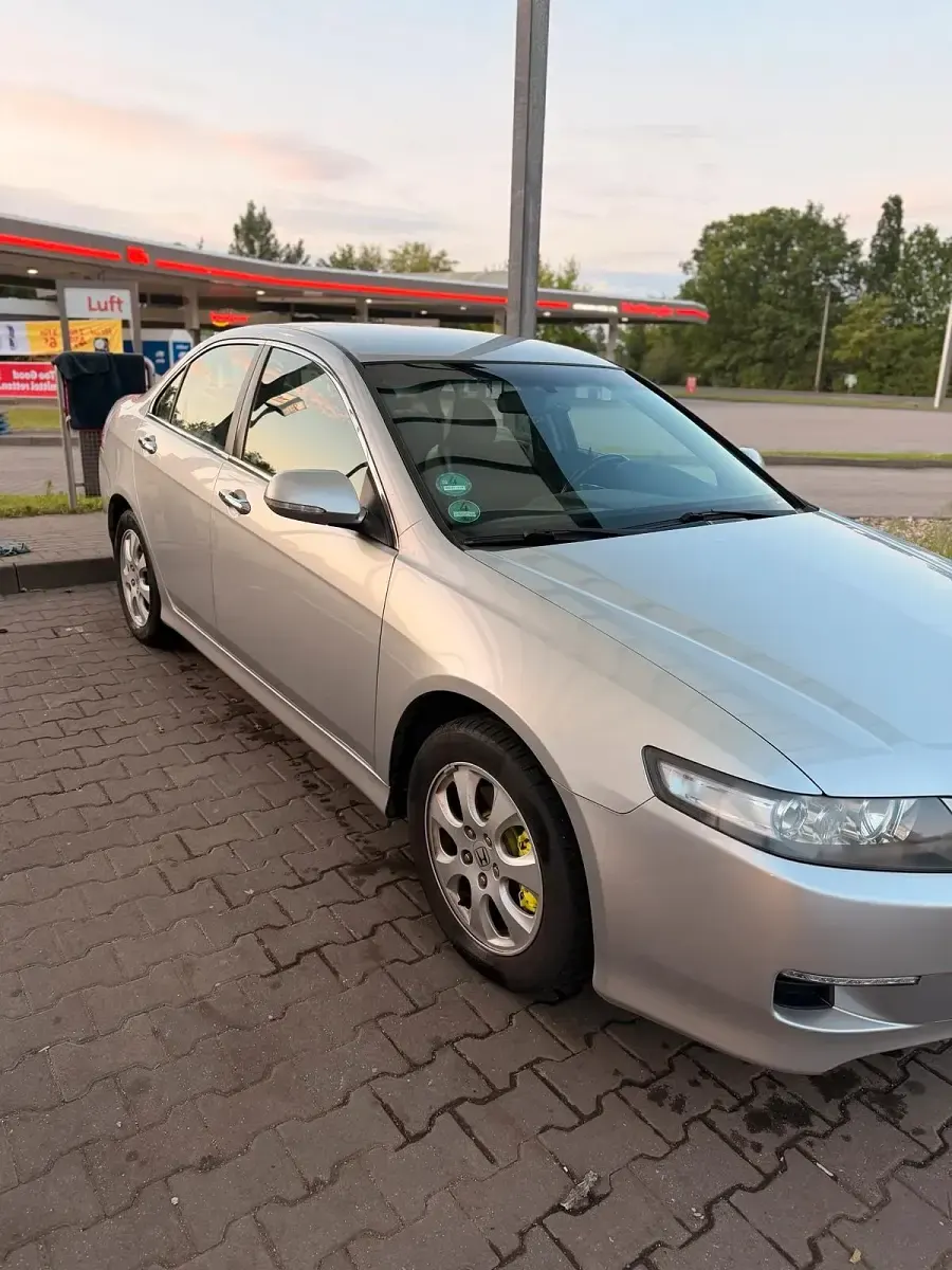 Gebraucht Honda Accord 140 PS (102 kW) 2007 Silber Limousine