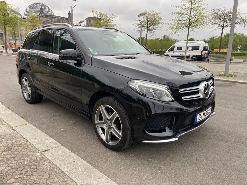 Obsidianschwarz metalliclack (metallic) Gebraucht 2018 Mercedes GLE350 SUV | 34.900 € (Guter Preis) - Bild 1/4