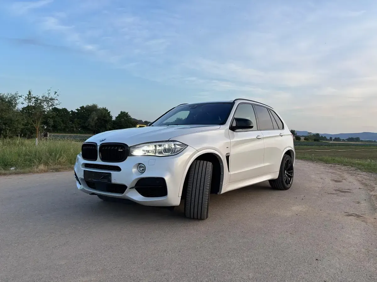 Gebraucht BMW X5 M50 381 PS (280 kW) 2017 Weiß SUV