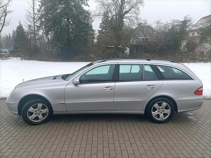 Gebraucht Mercedes E220 150 PS (110 kW) 2003 Silber Kombi