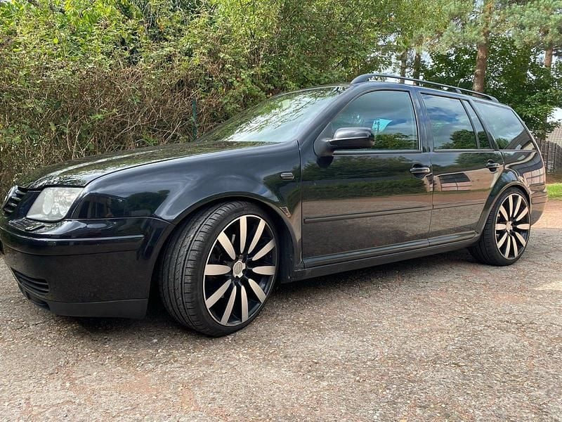 Schwarz Gebraucht 2004 VW Bora Highline Limousine | 6.950 € - Bild 1/4