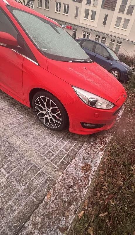 Gebraucht Ford Focus 150 PS (110 kW) 2016 Rot Kombi