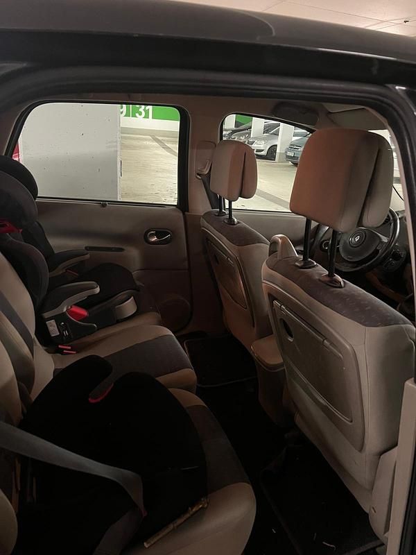 Blau Gebraucht 2005 Renault Mégane GrandTour Kombi | 1.550 € - Bild 1/4