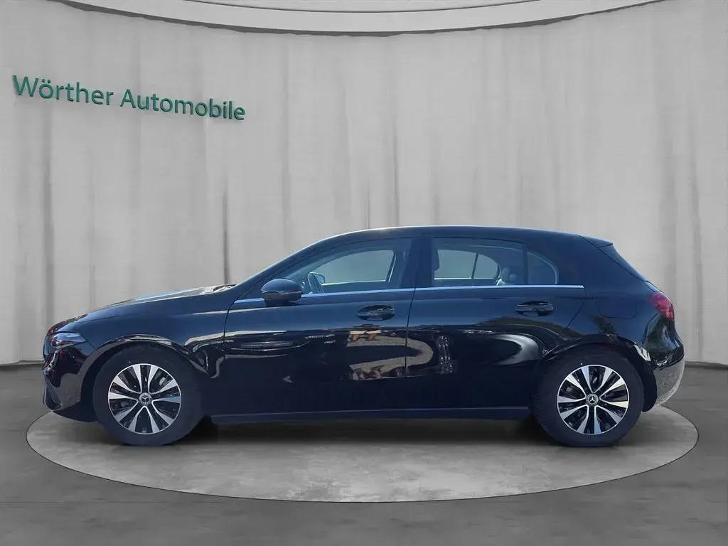 Gebraucht Mercedes A180 136 PS (100 kW) 2023 Schwarz Limousine