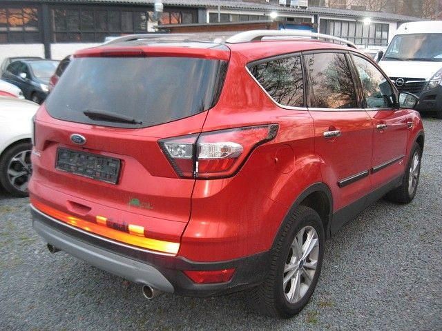 Gebraucht Ford Kuga Titanium 150 PS (110 kW) 2017 Grau SUV