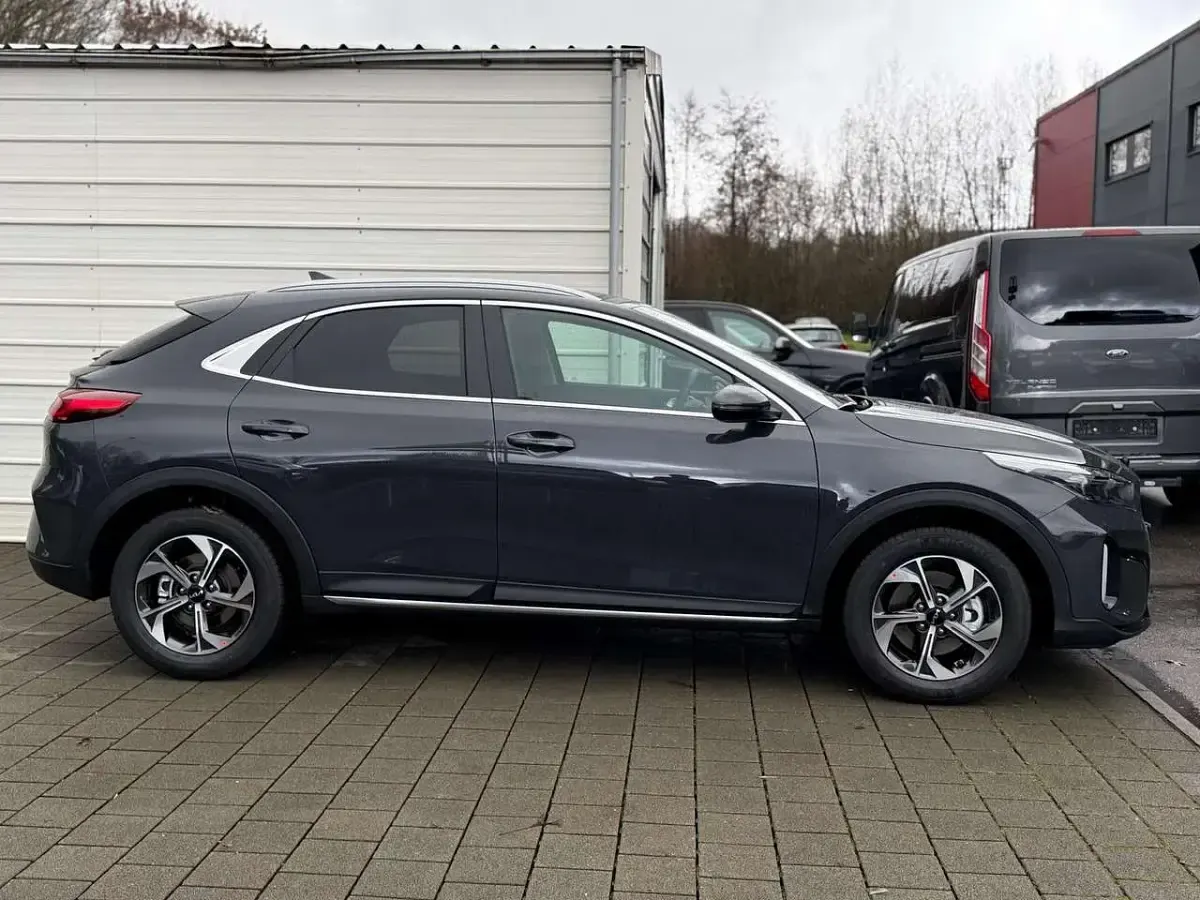 Neu Kia XCeed 150 PS (110 kW) 2025 Pentametal metallic SUV