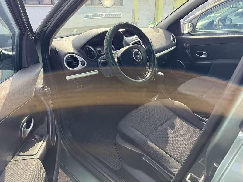 Gebraucht Renault Clio II Dynamique 88 PS (64 kW) 2007 Kupfergrün Kleinwagen