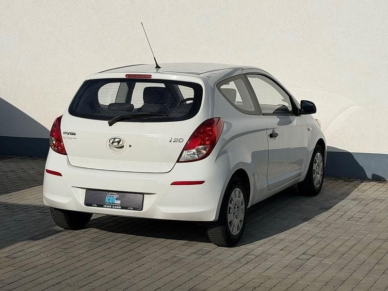 Gebraucht Hyundai i20 Edition 86 PS (63 kW) 2012 Weiß Kleinwagen