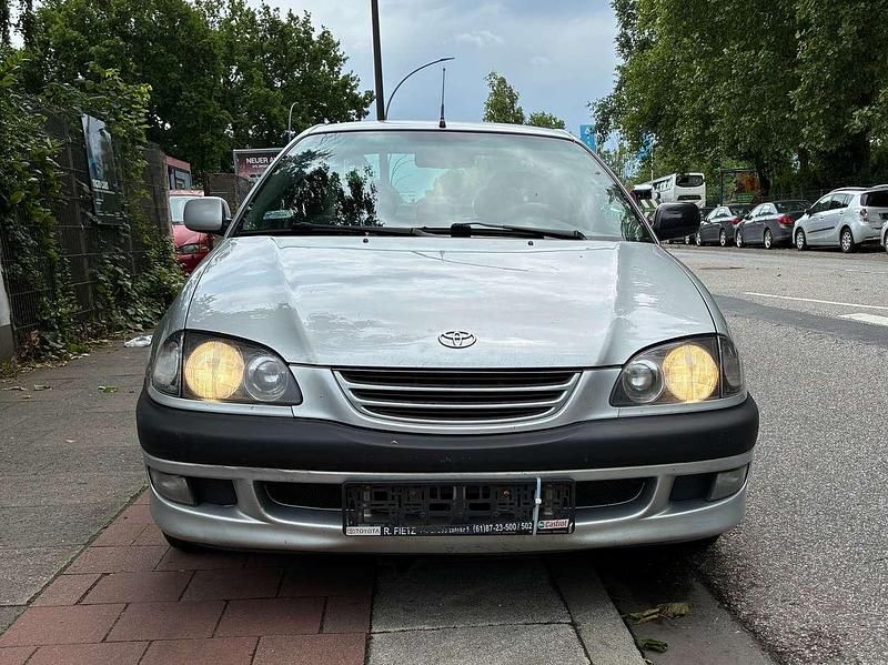 Silber Gebraucht 2000 Toyota Avensis Limousine | 1.690 € (Fairer Preis) - Bild 1/4