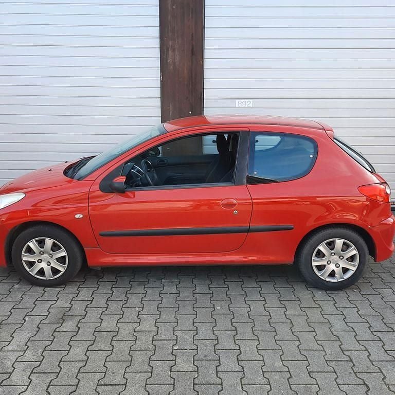 Gebraucht Peugeot 206+ 68 PS (50 kW) 2011 Rot Kleinwagen