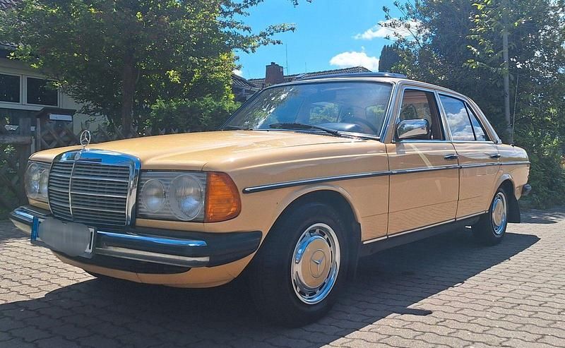 Gebraucht 1978 Mercedes 200 Limousine | 12.700 € - Bild 1/4
