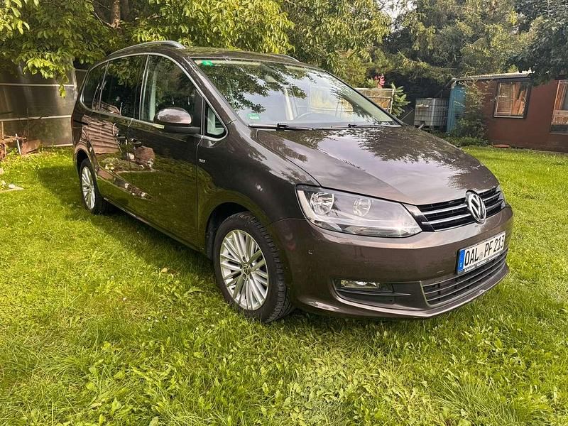 Braun Gebraucht 2014 VW Sharan Cup Van / Kleinbus | 18.500 € (Etwas zu teuer) - Bild 1/4