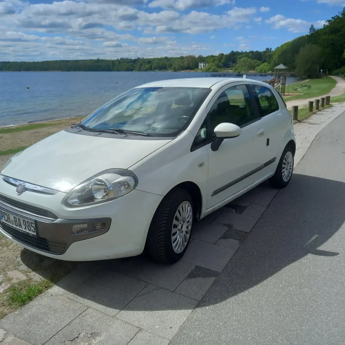 Gebraucht Fiat Grande Punto 77 PS (56 kW) 2010 Weiß Kleinwagen