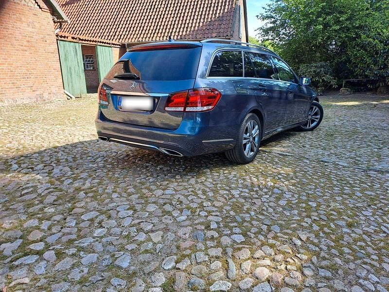 Gebraucht Mercedes E250 Avantgarde 204 PS (150 kW) 2015 Kombi