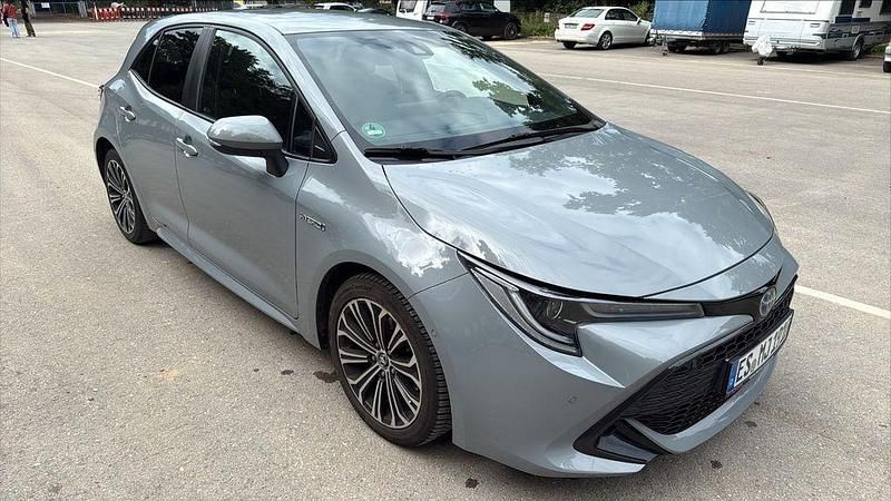 Grau Gebraucht 2019 Toyota Corolla Club Limousine | 17.700 € (Fairer Preis) - Bild 1/4