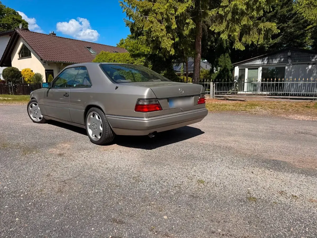 Gebraucht Mercedes 220 150 PS (110 kW) 1993 Grau Coupé