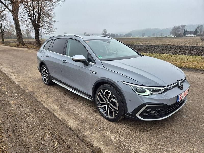 Grau Gebraucht 2023 VW Golf Alltrack Kombi | 25.900 € (Guter Preis) - Bild 1/4