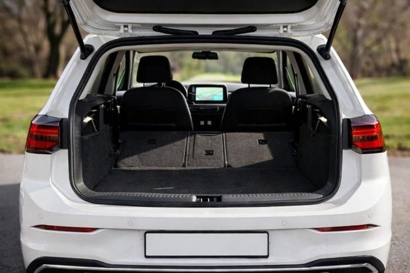 Gebraucht VW Golf VIII Active 150 PS (110 kW) 2022 Weiß Limousine