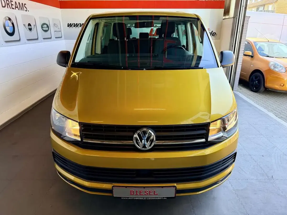 Gebraucht VW Multivan Trendline 150 PS (110 kW) 2019 Kurkumagelb Van / Kleinbus