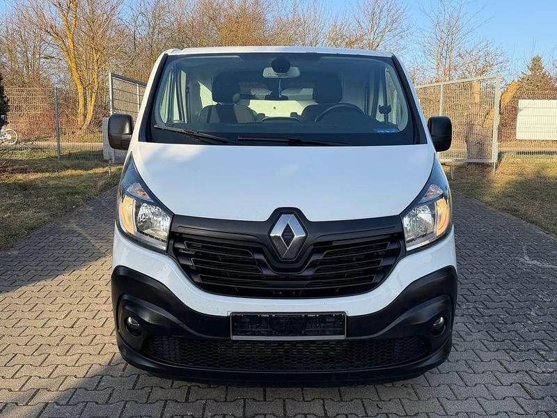 Gebraucht Renault Trafic Komfort 120 PS (88 kW) 2016 Silber Van / Kleinbus