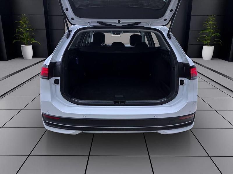 Gebraucht VW Passat Business 150 PS (110 kW) 2025 Pure white Kombi