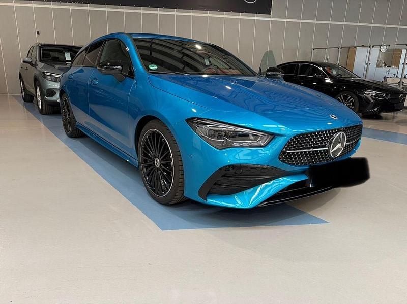 Blau Gebraucht 2024 Mercedes CLA200 Shooting Brake AMG Kombi | 32.500 € (Guter Preis) - Bild 1/4