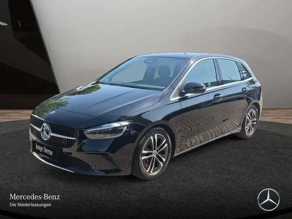 Gebraucht Mercedes B200 Progressive 163 PS (119 kW) 2025 Schwarz Kleinwagen