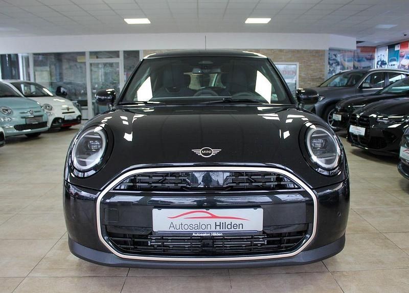 Gebraucht Mini Cooper Favoured 156 PS (114 kW) 2024 Schwarz Kleinwagen