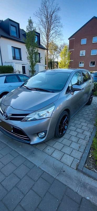 Braun Gebraucht 2013 Toyota Verso Van / Kleinbus | 5.250 € (Guter Preis) - Bild 1/4