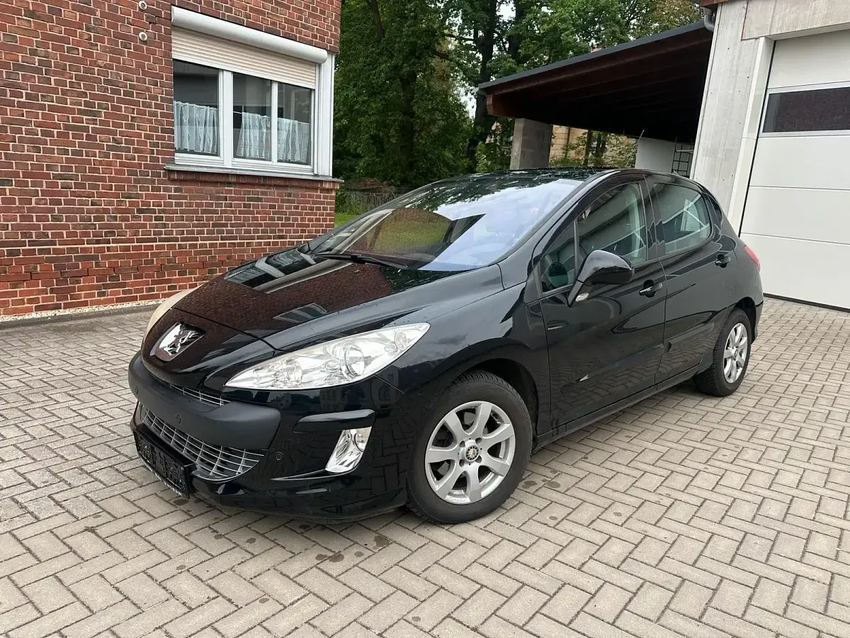 Gebraucht Peugeot 308 Platinum 120 PS (88 kW) 2010 Schwarz Limousine