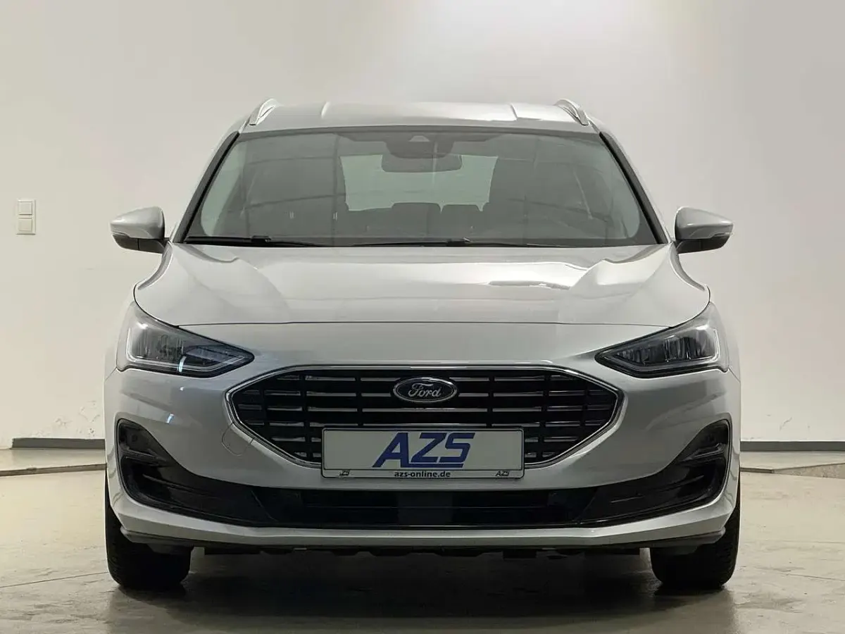 Gebraucht Ford Focus Titanium 125 PS (91 kW) 2024 Silber Limousine