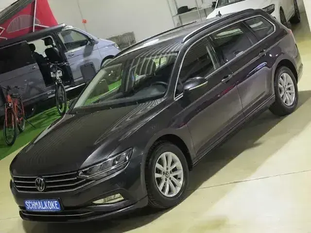 Gebraucht VW Passat Business 150 PS (110 kW) 2023 Manganese gray Kombi