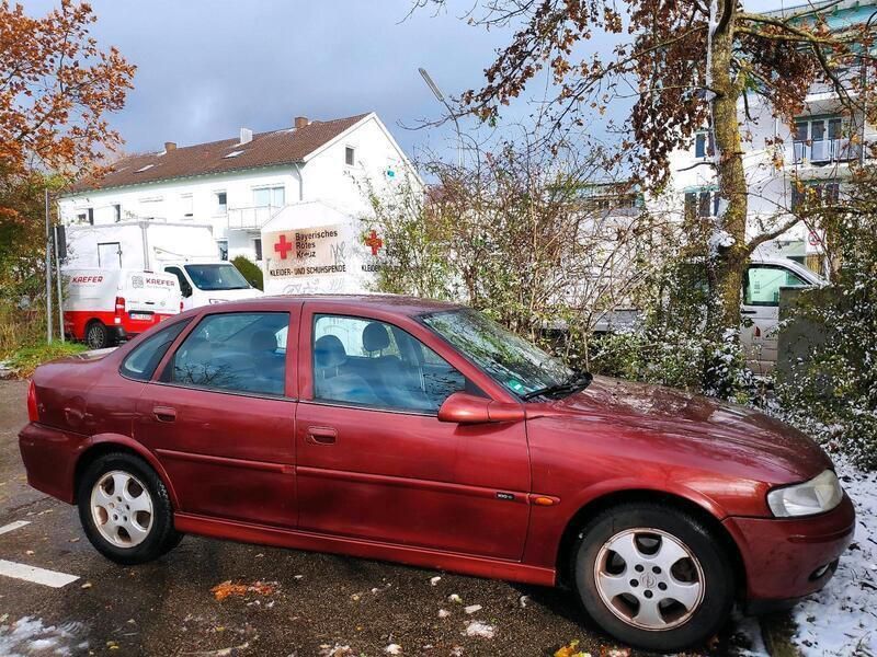 Rot Gebraucht 1999 Opel Vectra Limousine | 1.000 € (Guter Preis) - Bild 1/4