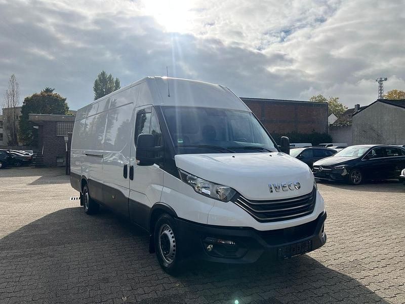 Weiß Gebraucht 2022 Iveco Daily Van / Kleinbus | 15.980 € - Bild 1/4