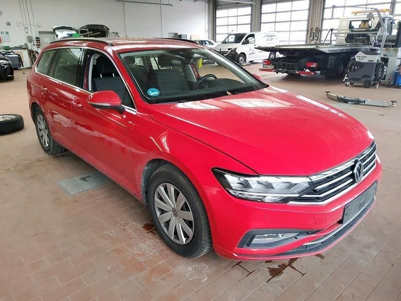 Gebraucht VW Passat Business 122 PS (89 kW) 2023 Rot Kombi