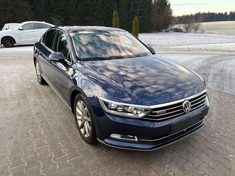 Gebraucht VW Passat Highline 190 PS (139 kW) 2015 Blau Limousine