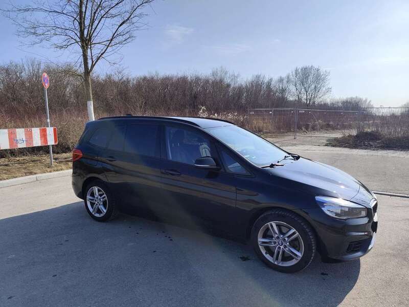 Schwarz Gebraucht 2017 BMW 220 Gran Tourer Van / Kleinbus | 15.500 € (Superpreis) - Bild 1/4
