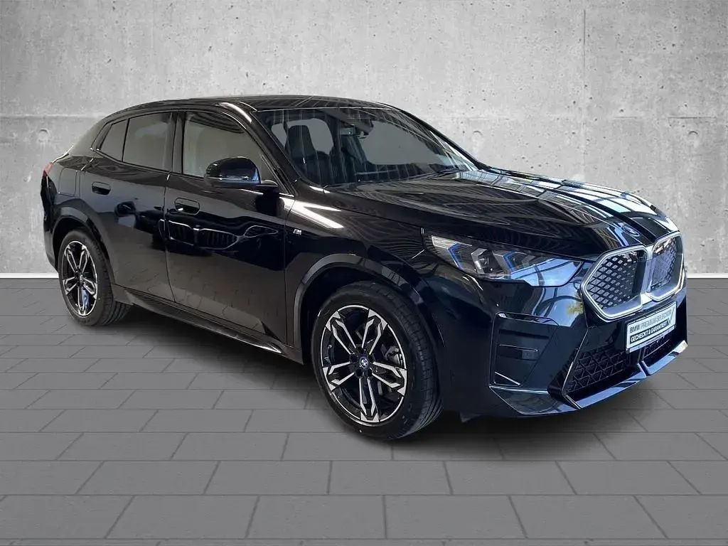 Gebraucht BMW iX2 M Sport 230 kW (313 PS) 2025 Schwarz SUV