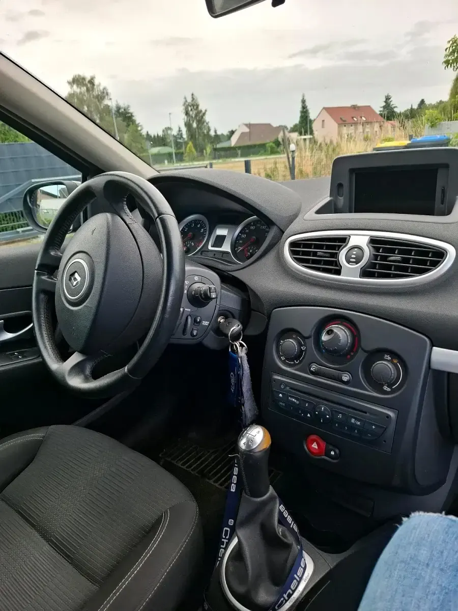 Gebraucht Renault Clio III 75 PS (55 kW) 2011 Schwarz Kleinwagen