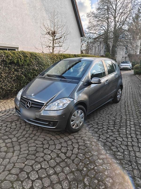 Gebraucht Mercedes A180 Elegance 116 PS (85 kW) 2010 Grau Kleinwagen