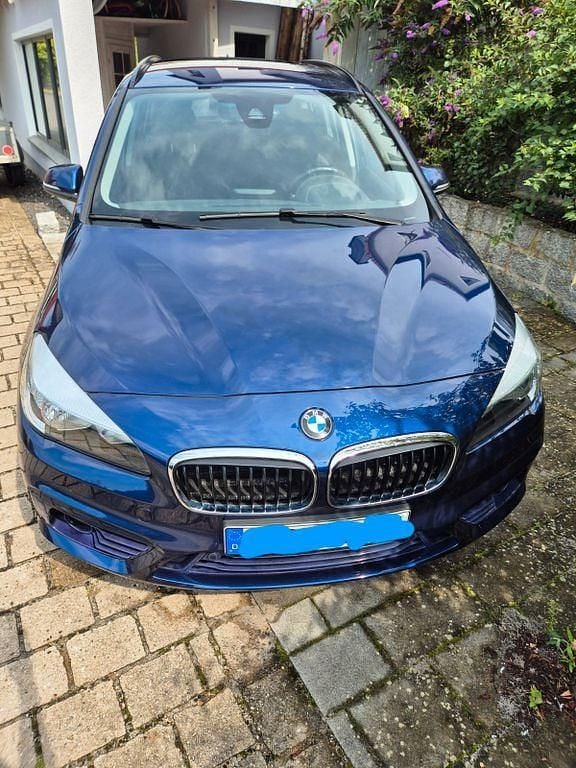 Blau Gebraucht 2016 BMW 218 Gran Tourer Sport Line Van / Kleinbus | 14.500 € (Guter Preis) - Bild 1/4