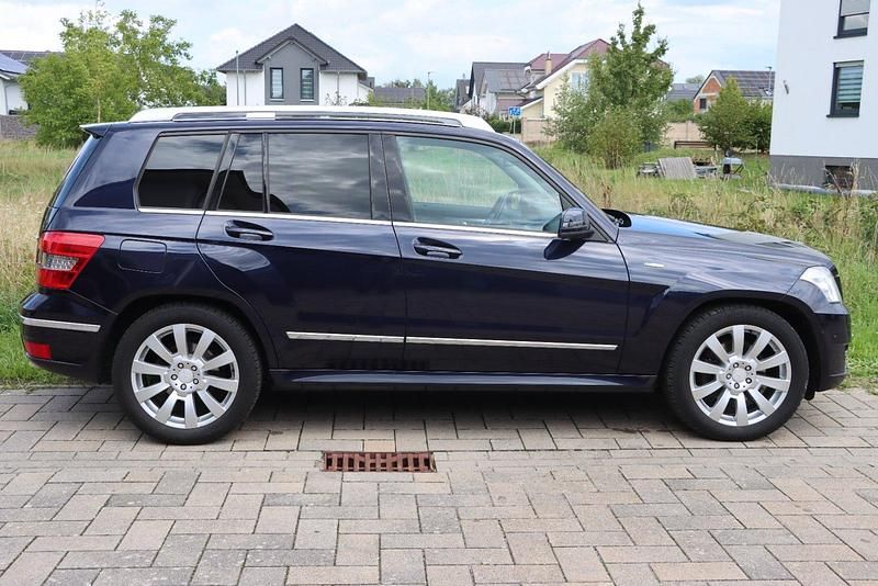 Blau Gebraucht 2011 Mercedes GLK250 SUV | 11.600 € (Etwas zu teuer) - Bild 1/4