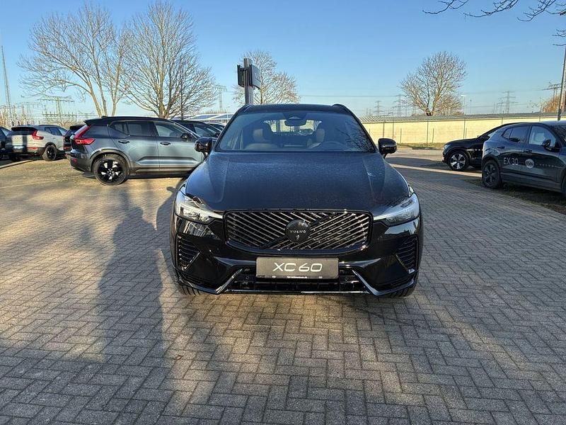 Neu Volvo XC60 Plus 250 PS (183 kW) 2025 Onyx black SUV