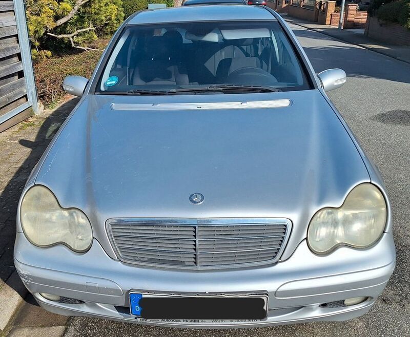Silber Gebraucht 2004 Mercedes C180 Classic Limousine | 1.250 € (Superpreis) - Bild 1/4