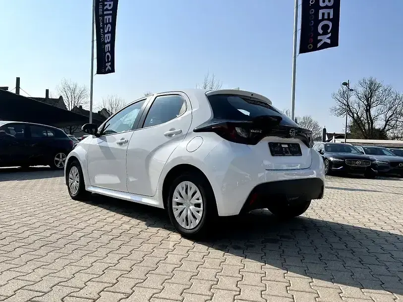 Second-hand Mazda 2 116 CP (85 kW) 2023 Alb Hatchback